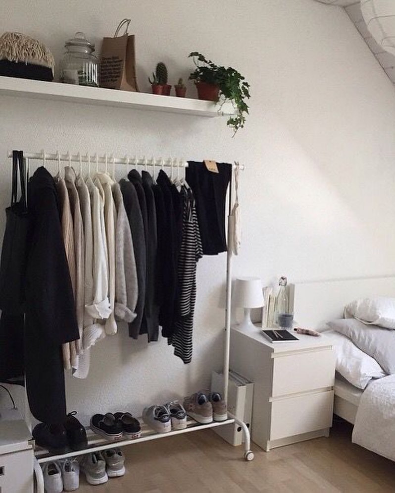 Handy and accessibility in cloth stand